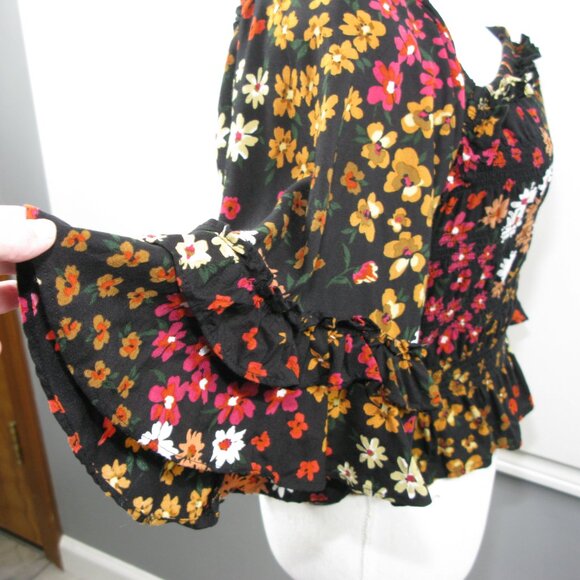 Patrons of Peace Floral Cropped Blouse with 3/4 Bell Sleeves Size Medium - Picture 5 of 6